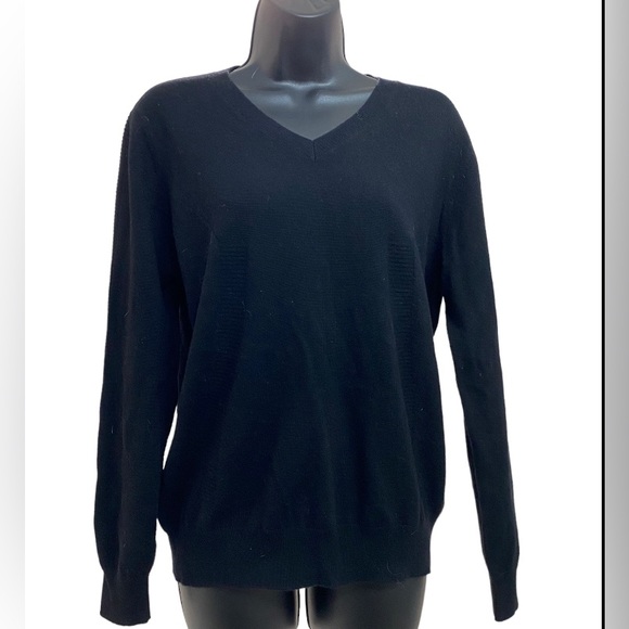 MALABO Sweaters - MALABO- 99% Wool Black Knit Sweater. NWT. Tiny hole in back.